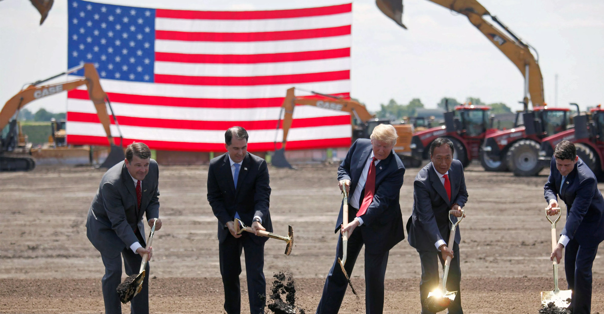 Trump Touts Foxconn’s U.S. Mega-factory “World’s 8th Wonder”