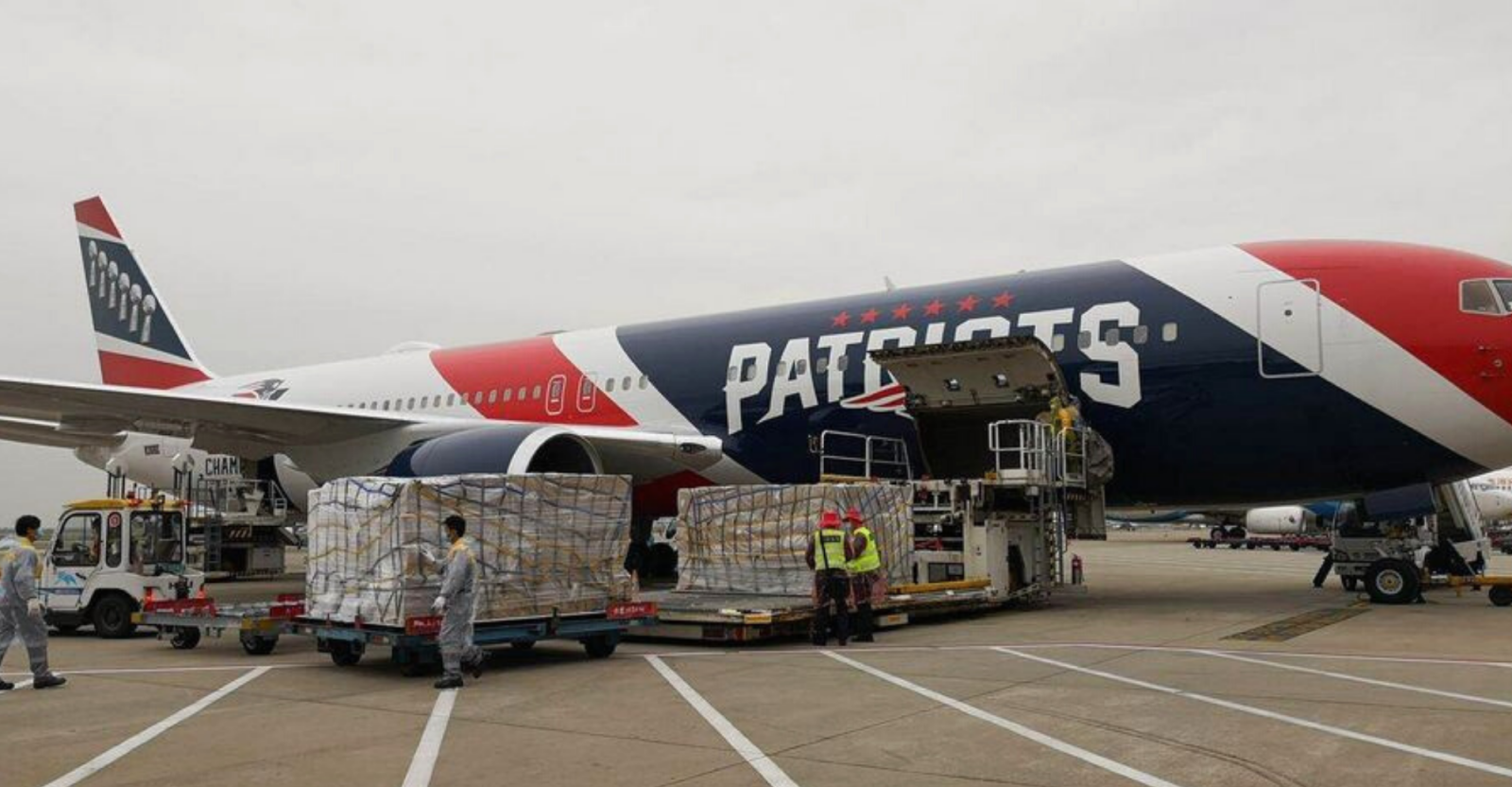 Staff members load medical supplies to the chartered plane from the U.S. at Shenzhen Bao'an International Airport in south China's Guangdong Province, April 1, 2020. (Tencent/Handout via Xinhua)