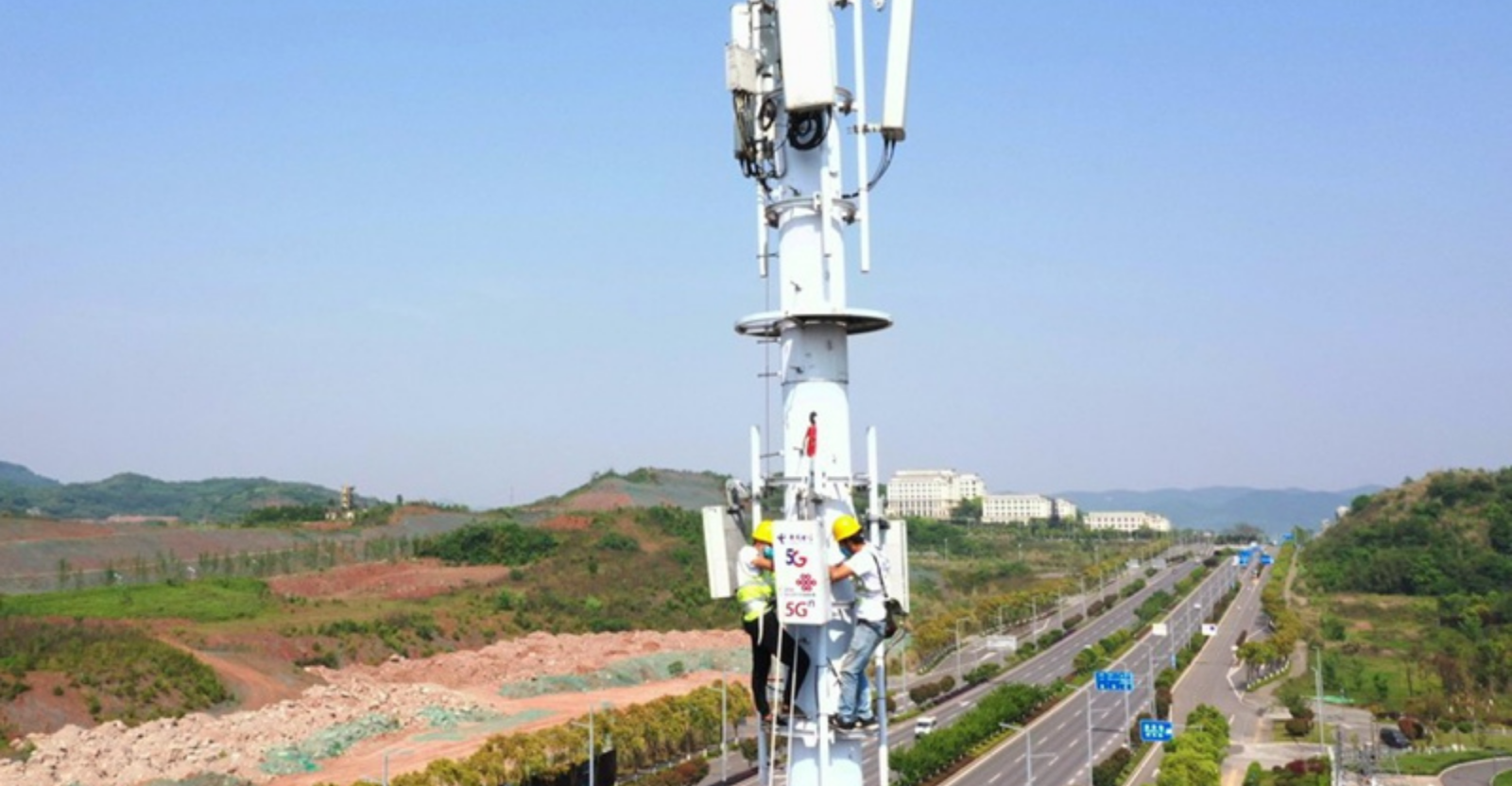 Workers at the construction site of a 5G base station in Chongqing, southwest China in April. (Source: Xinhua)